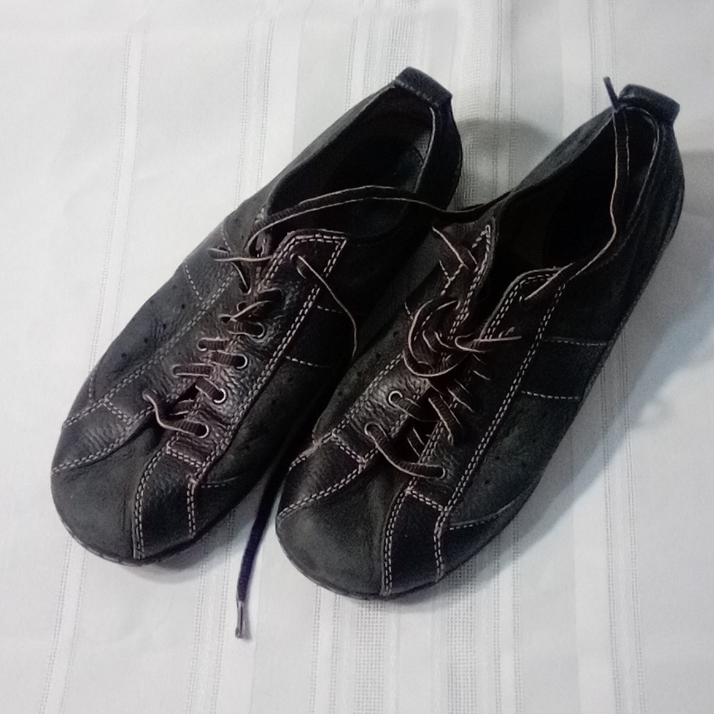 Women's athletic shoes